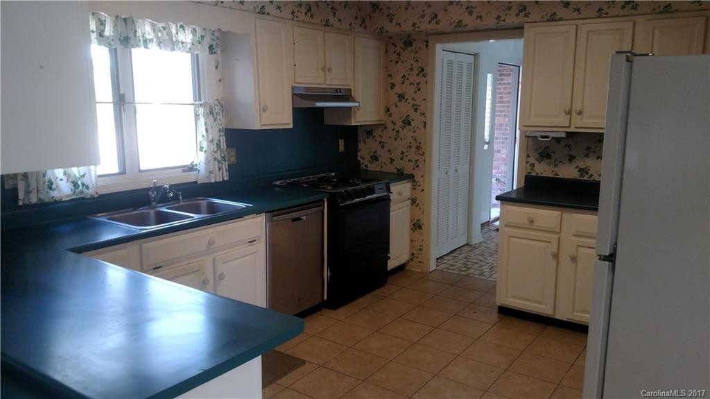 104 Radcliff Court - Photo 3