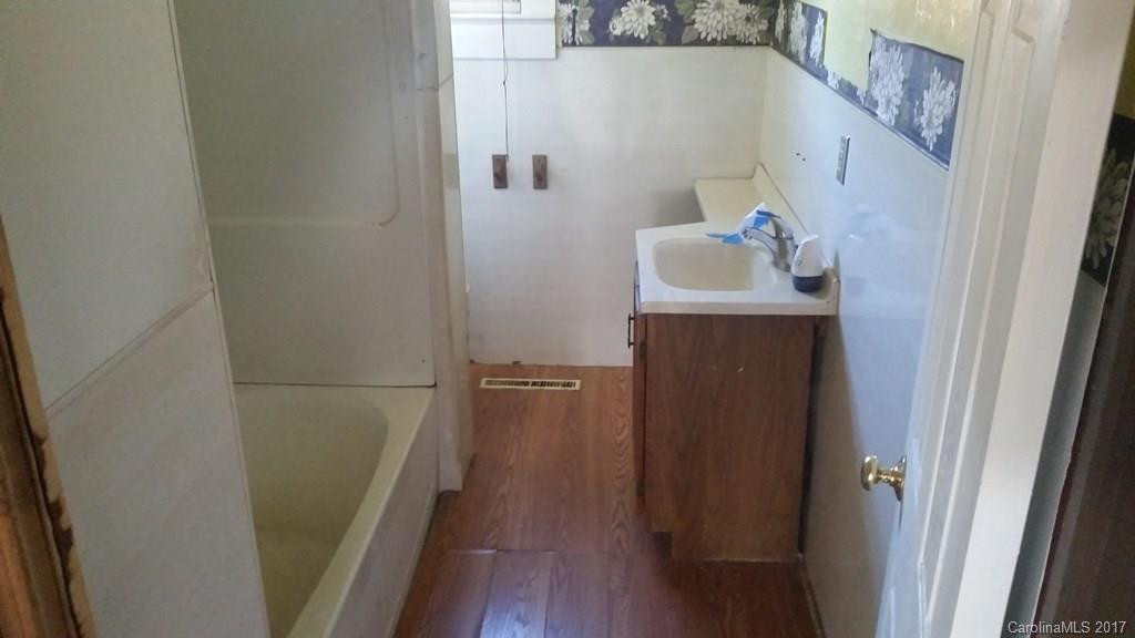 220 Laycock Road - Photo 9