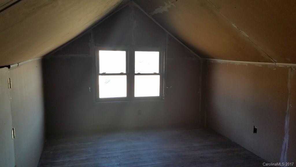 220 Laycock Road - Photo 10