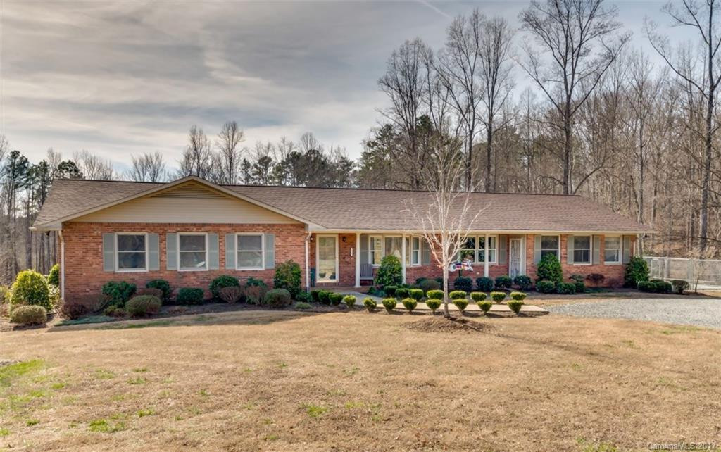 2933 Collinsville Road