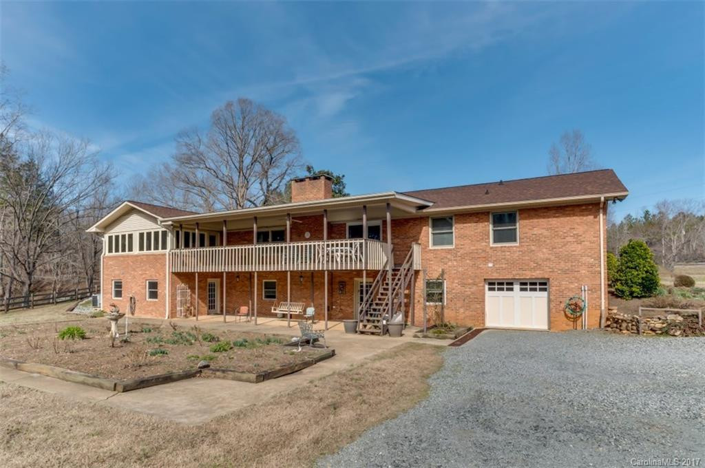 2933 Collinsville Road - Photo 2