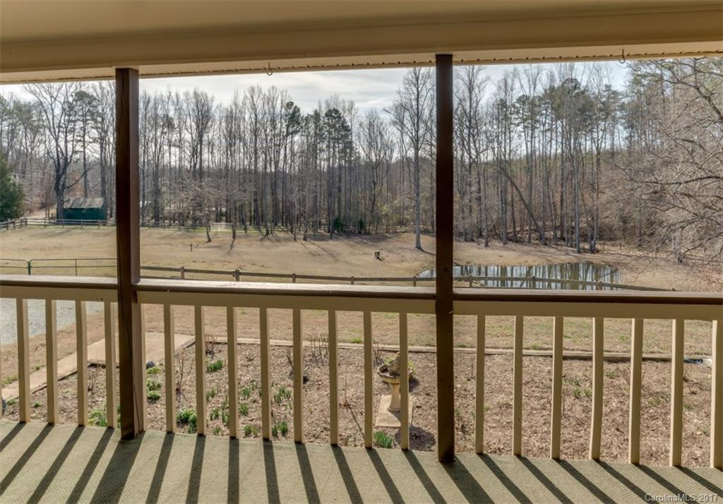 2933 Collinsville Road - Photo 11