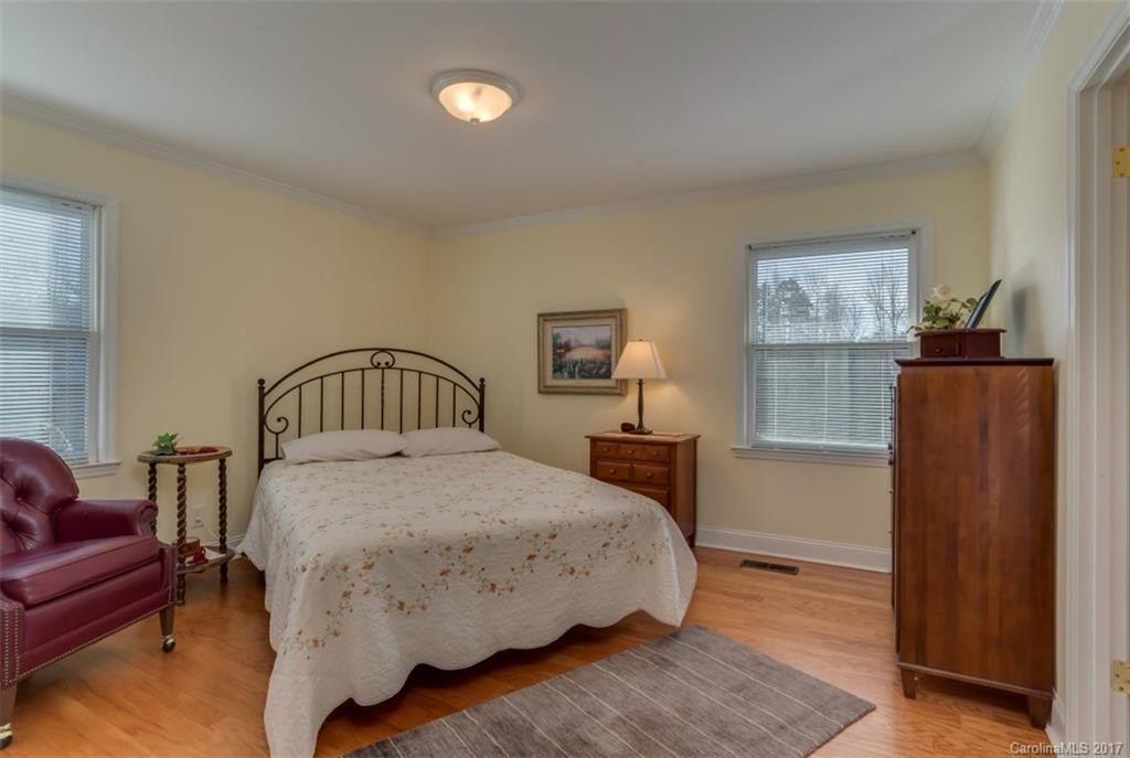 2933 Collinsville Road - Photo 12
