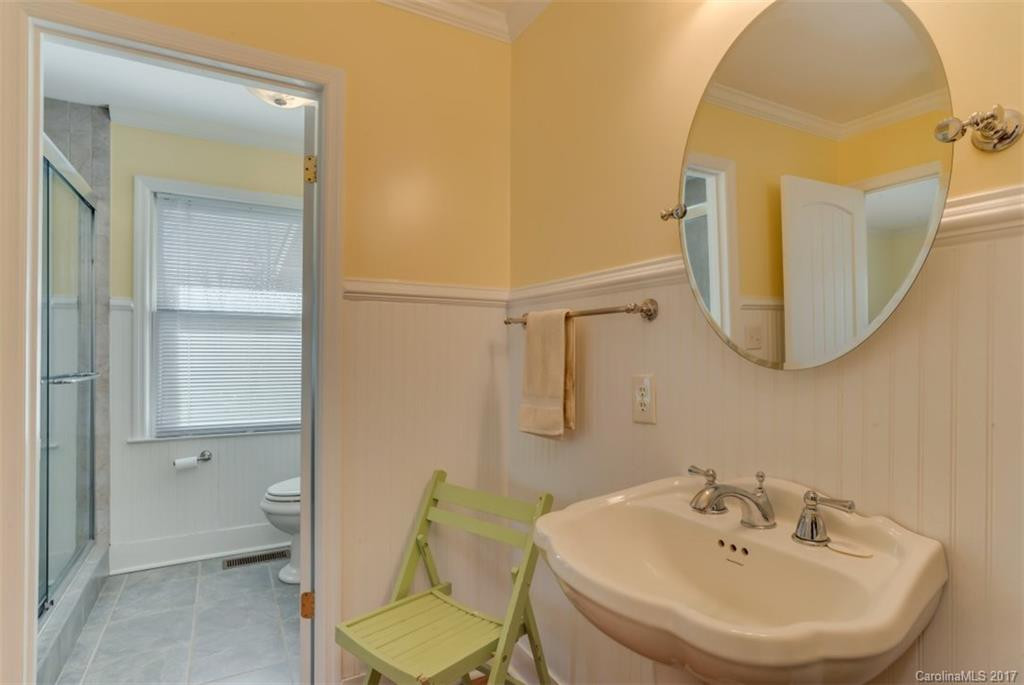2933 Collinsville Road - Photo 13