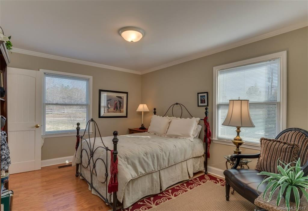 2933 Collinsville Road - Photo 14