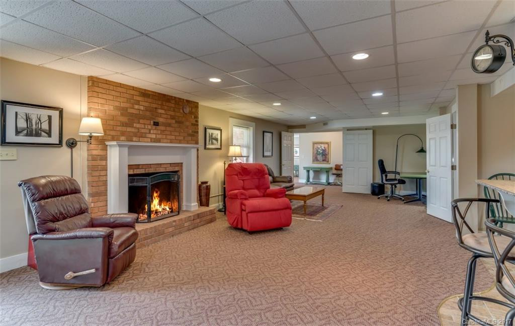 2933 Collinsville Road - Photo 16