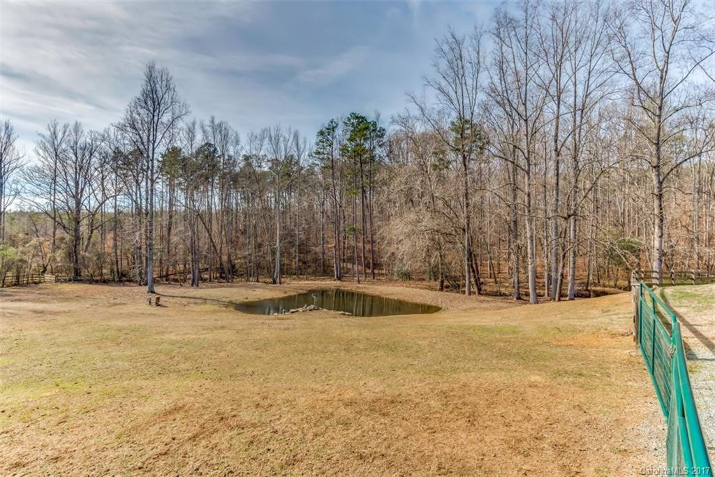 2933 Collinsville Road - Photo 24