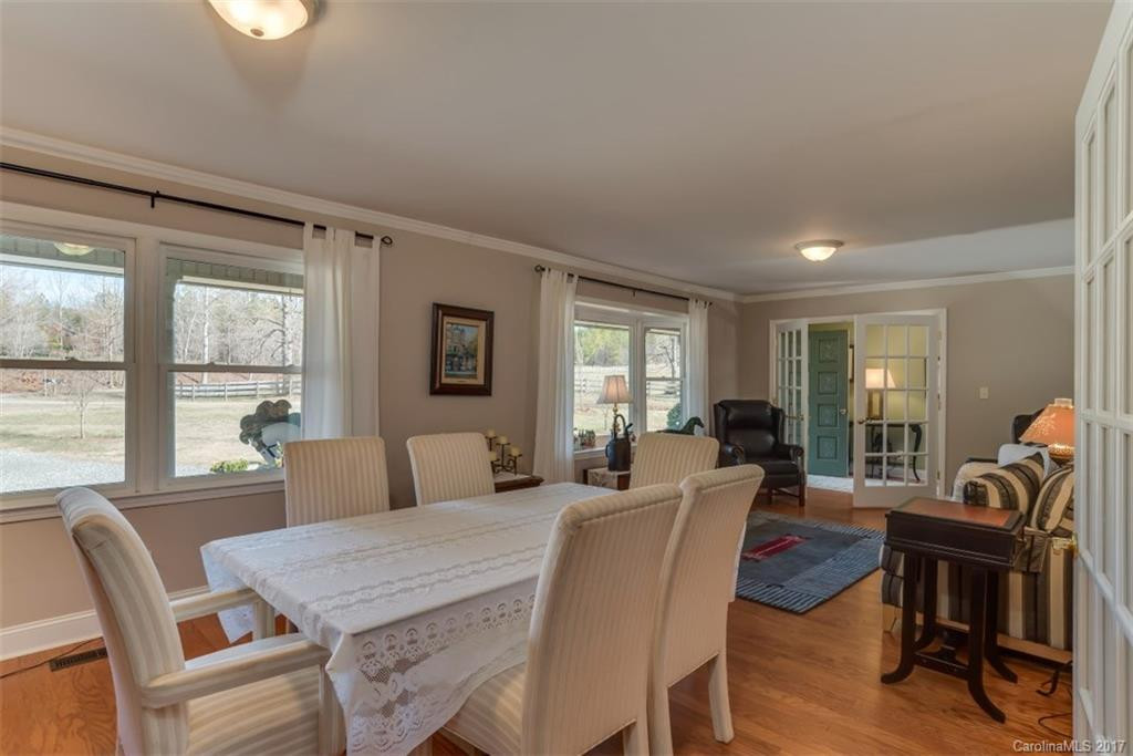 2933 Collinsville Road - Photo 5