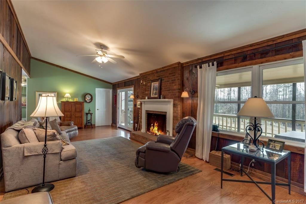 2933 Collinsville Road - Photo 6