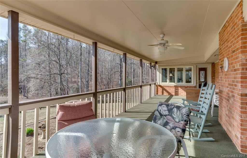 2933 Collinsville Road - Photo 10