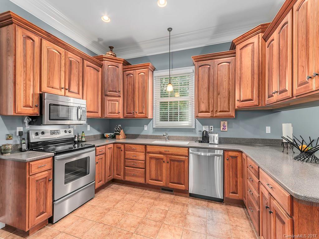 11 Nathan Court #20R - Photo 8