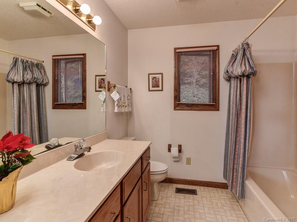 10 Crestwood Lane - Photo 12