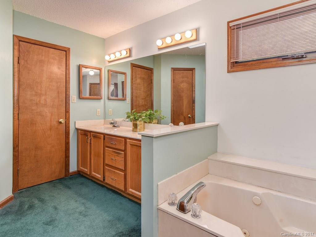 10 Crestwood Lane - Photo 19