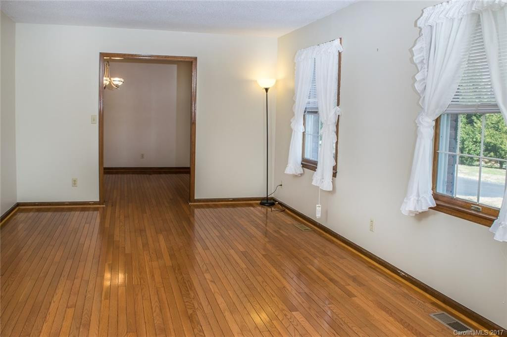 132 Laurel Lane - Photo 2
