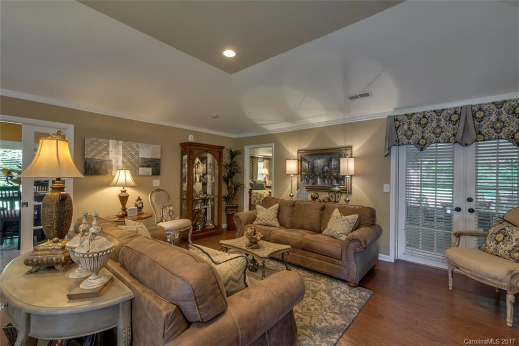 275 Edwards Street - Photo 15