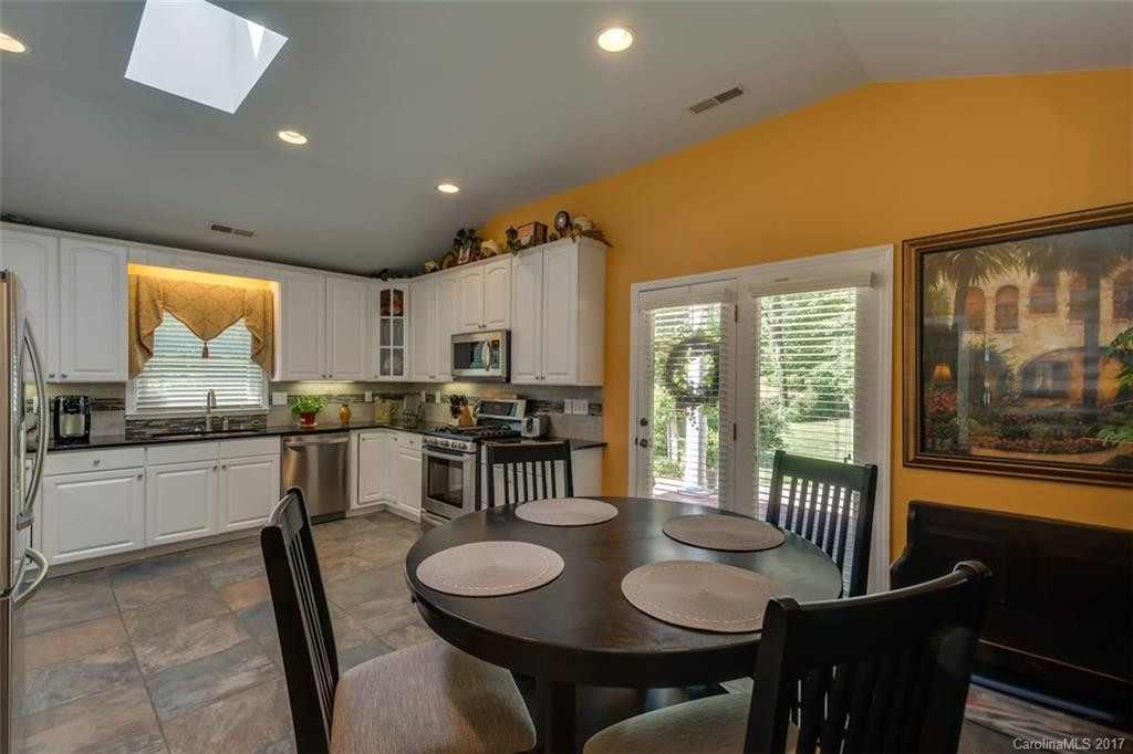 275 Edwards Street - Photo 9