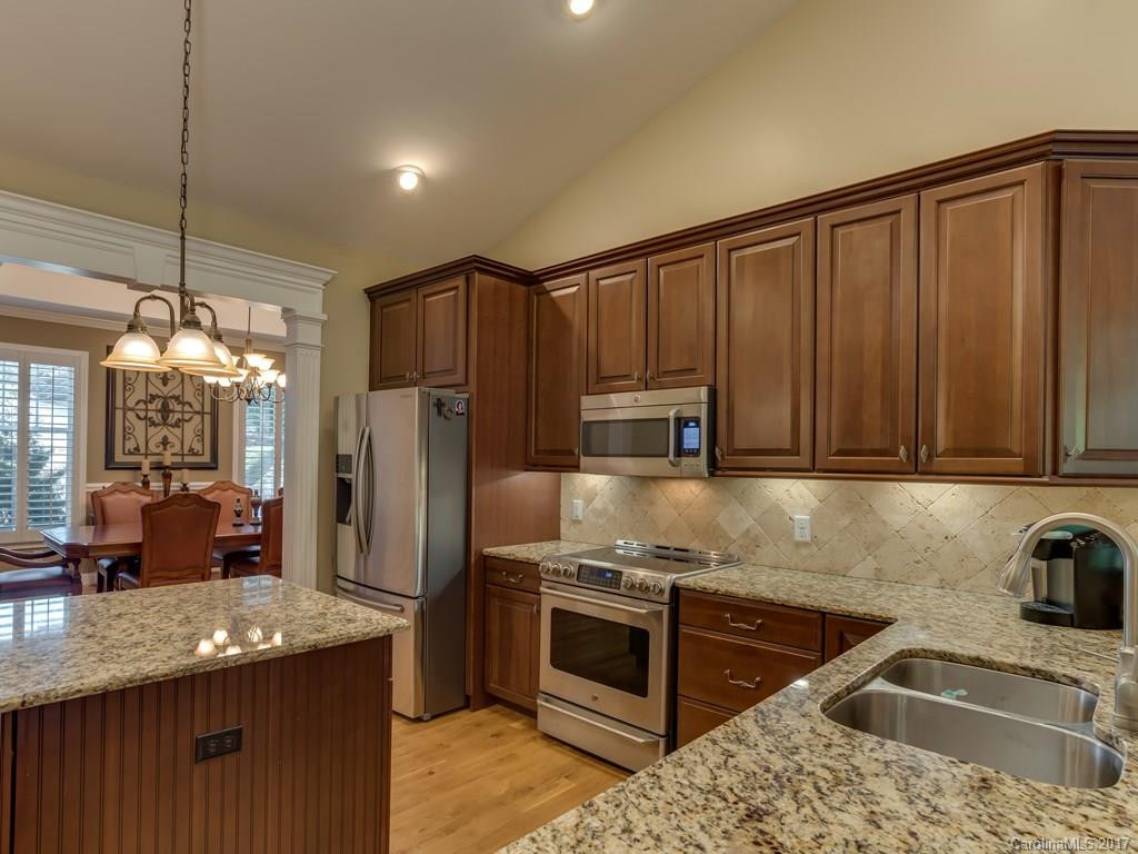 3015 Hickory Nut Trail - Photo 6