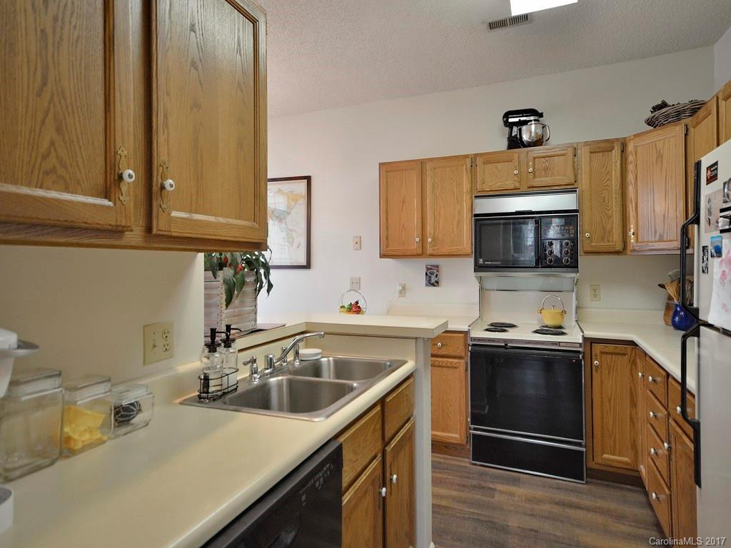 141 Ewbank Garden Drive #B - Photo 7