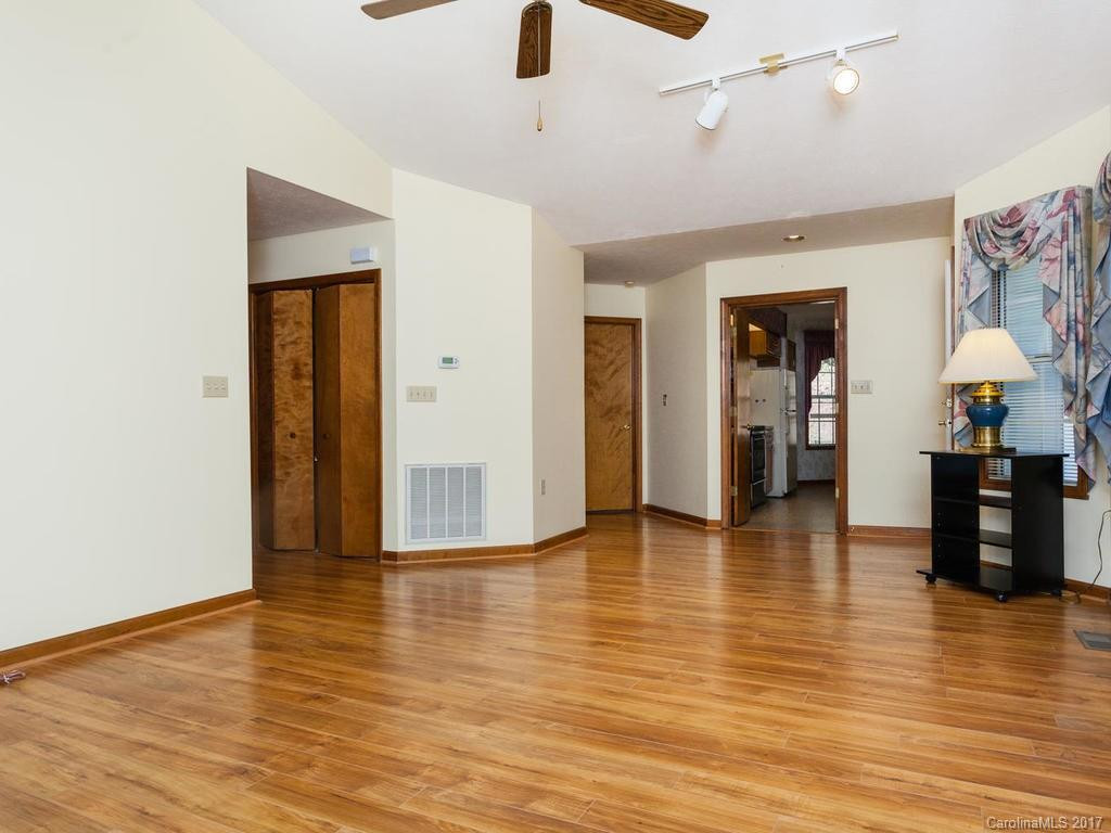 260 Laurel Park Place - Photo 4