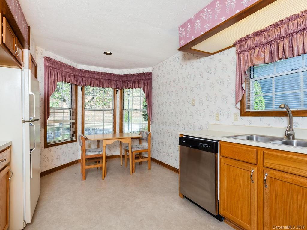 260 Laurel Park Place - Photo 6