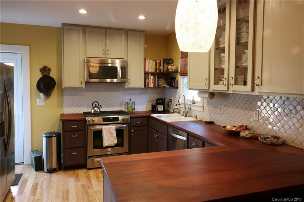 1207 Willow Road - Photo 2