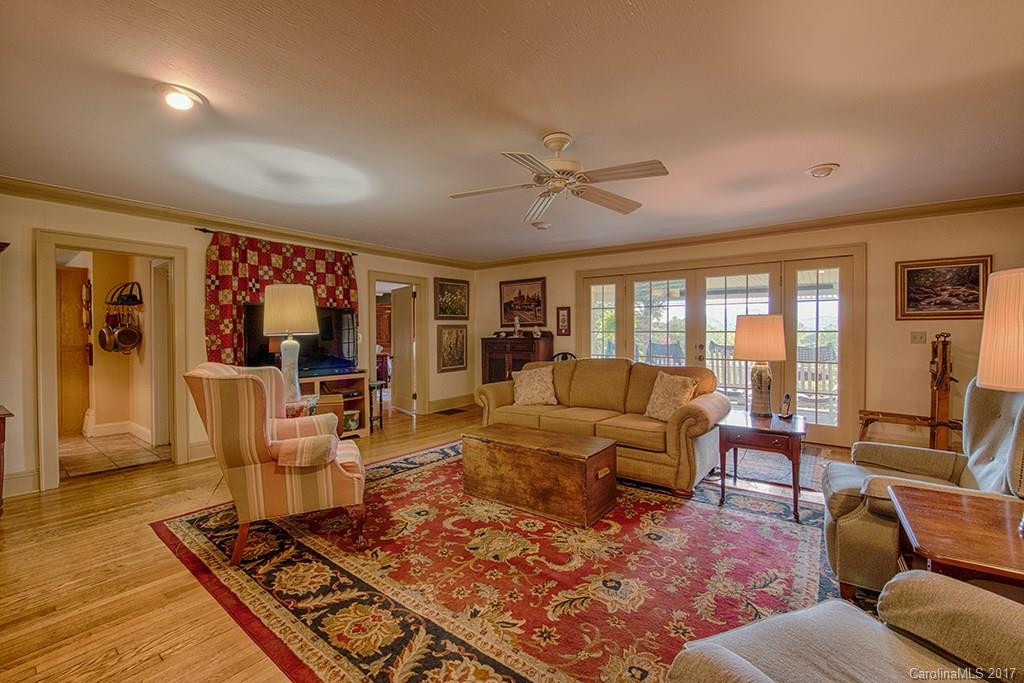 13 Greenview Drive - Photo 4