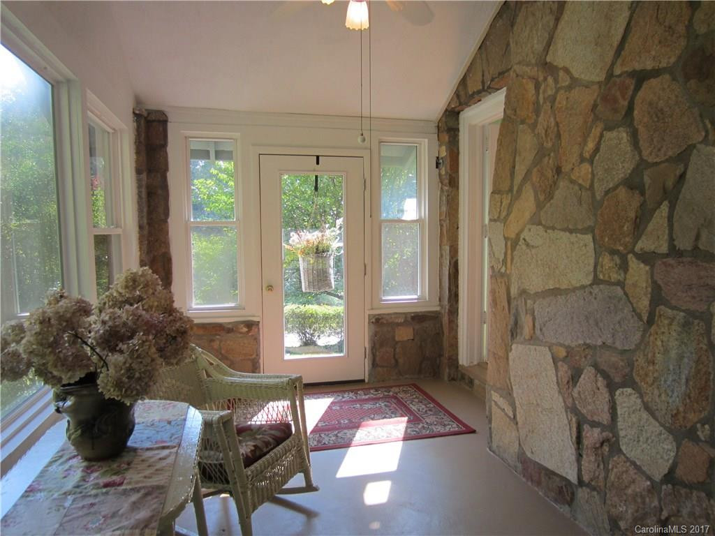 309 Sunset Drive - Photo 4