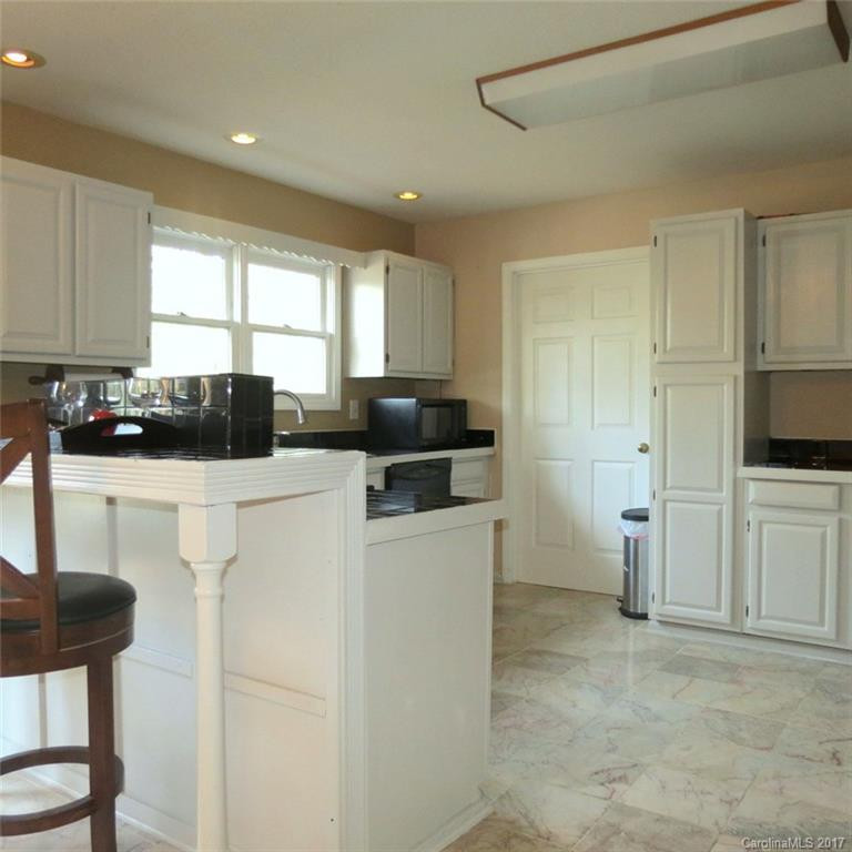1017 Three Mile Knob Road - Photo 4