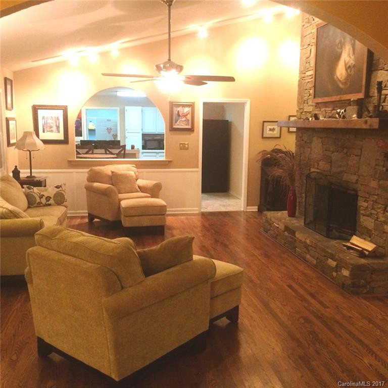 1017 Three Mile Knob Road - Photo 8