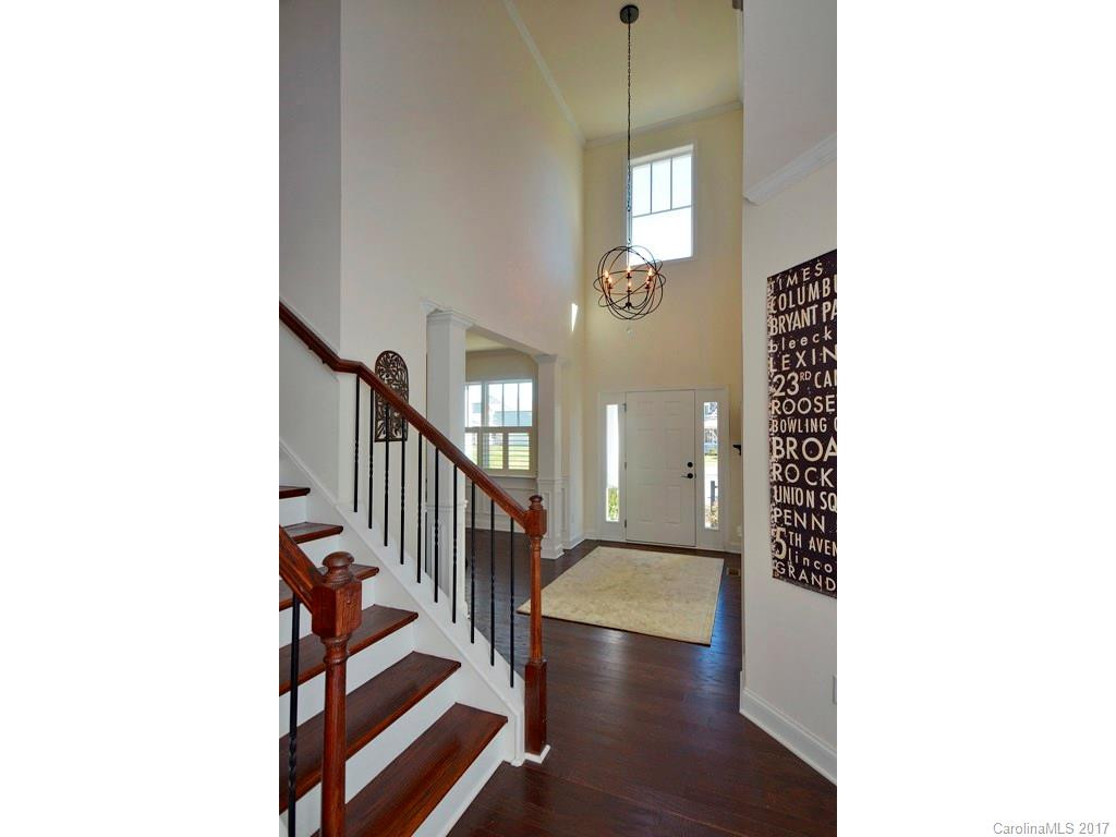 154 Lakeway Drive - Photo 2