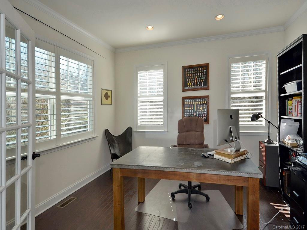 154 Lakeway Drive - Photo 4
