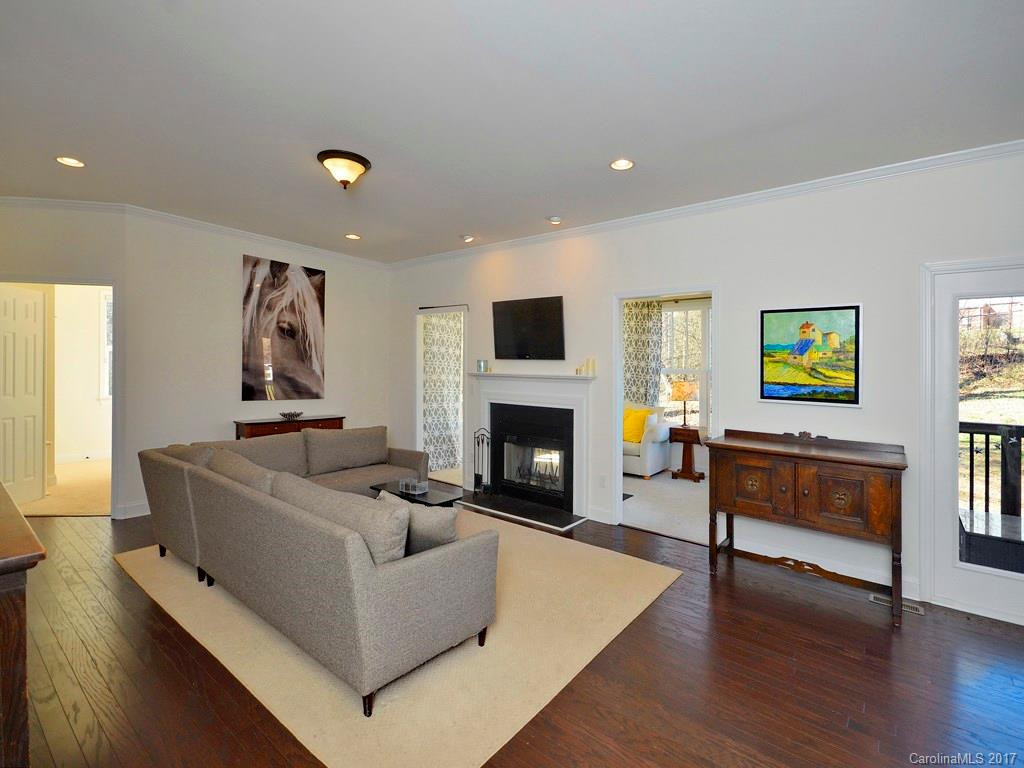 154 Lakeway Drive - Photo 6