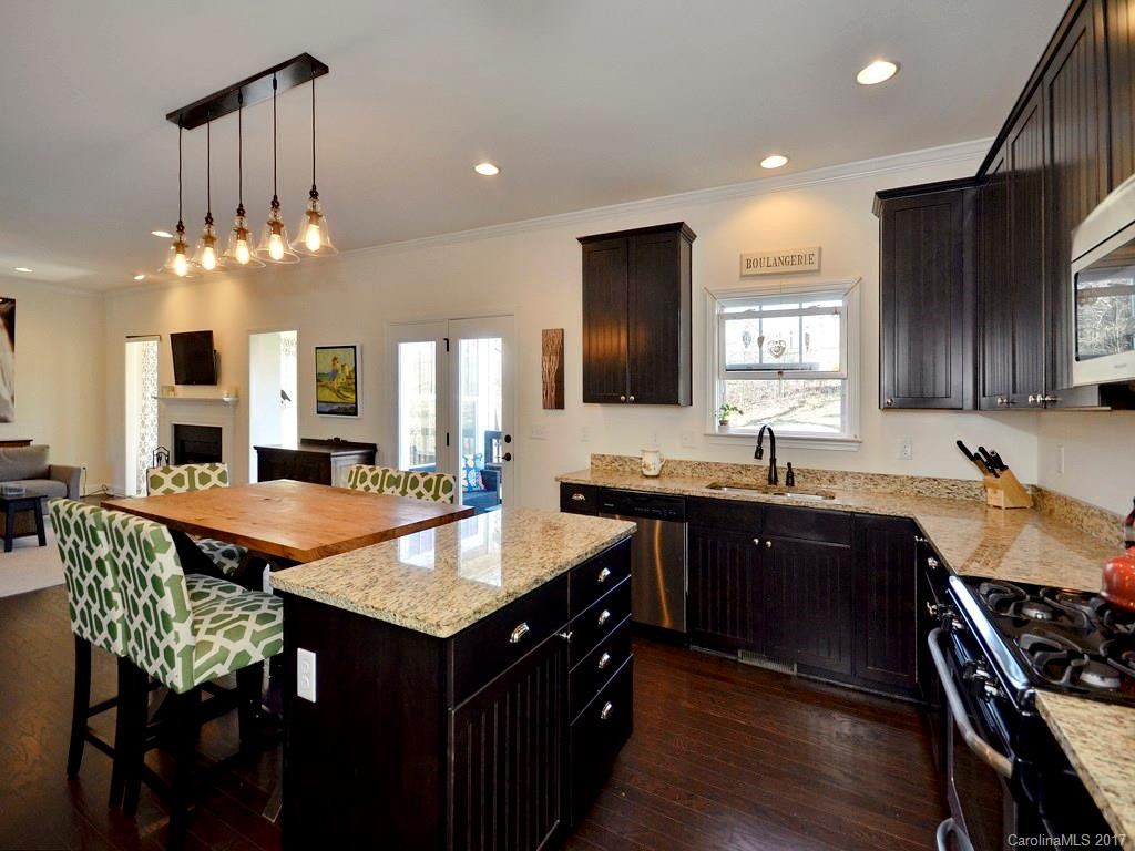 154 Lakeway Drive - Photo 9