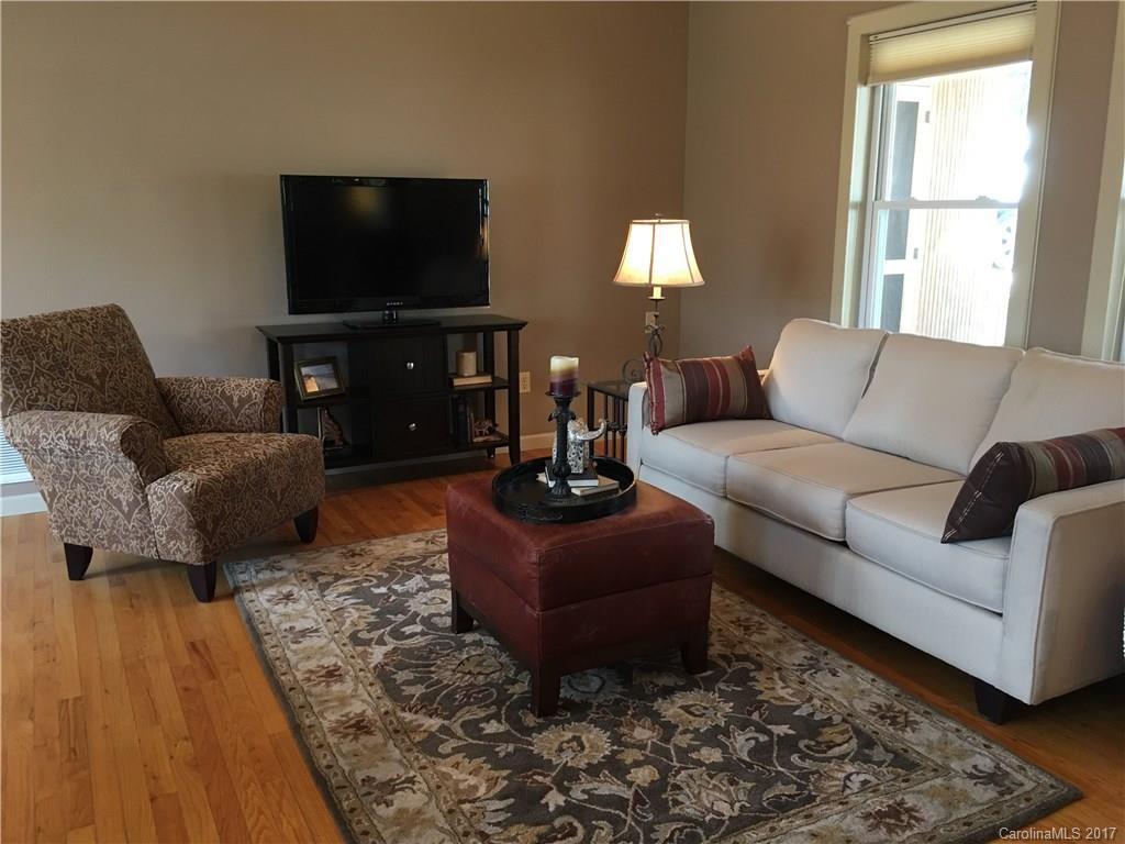 142 Shadowlawn Drive - Photo 2