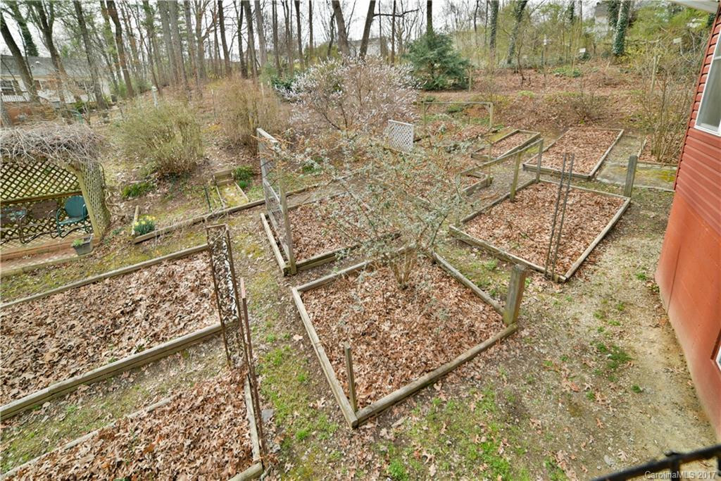 142 Shadowlawn Drive - Photo 13