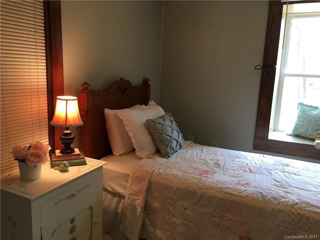 142 Shadowlawn Drive - Photo 10