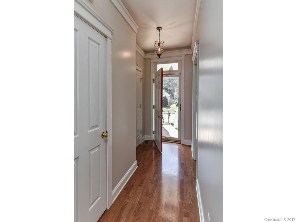1401 Kenton Lane - Photo 2