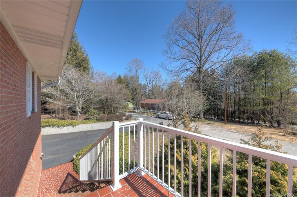 111 Belmont Drive - Photo 2