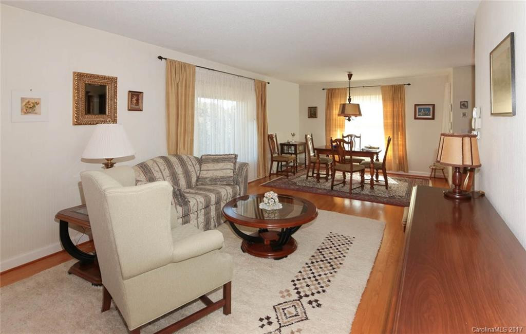 111 Belmont Drive - Photo 4