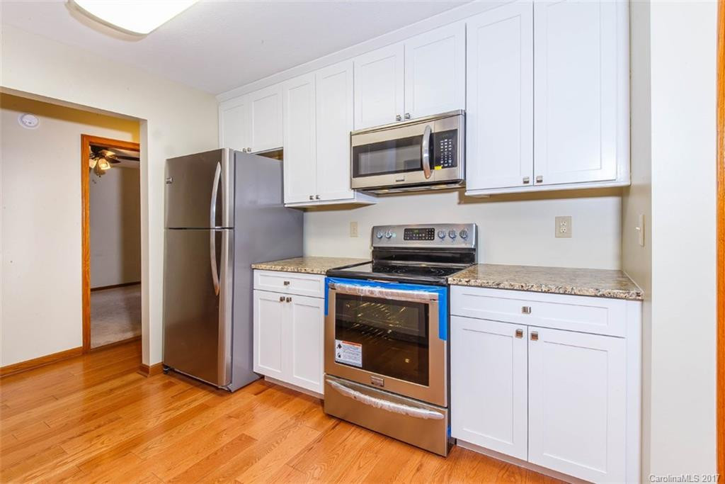 900 Crestview Drive - Photo 11