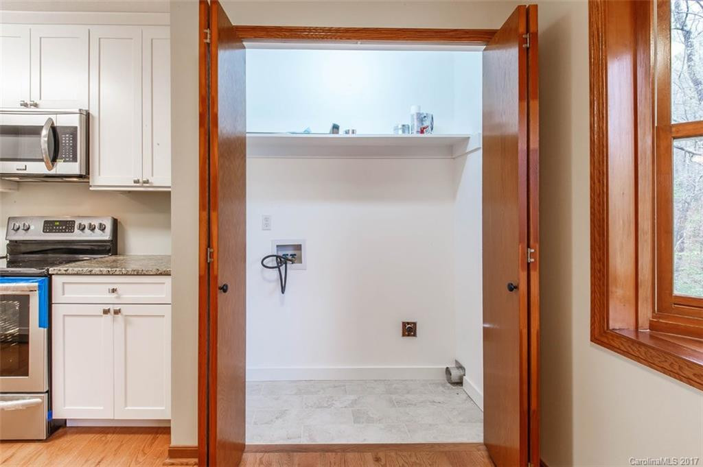 900 Crestview Drive - Photo 13