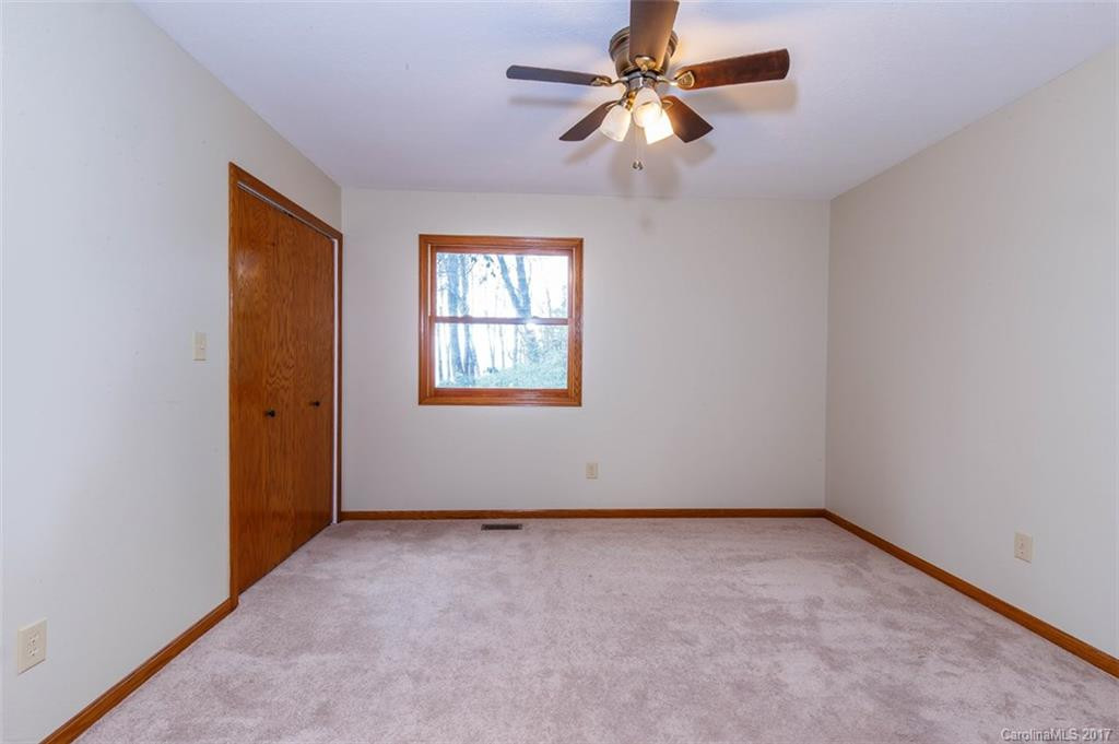 900 Crestview Drive - Photo 14