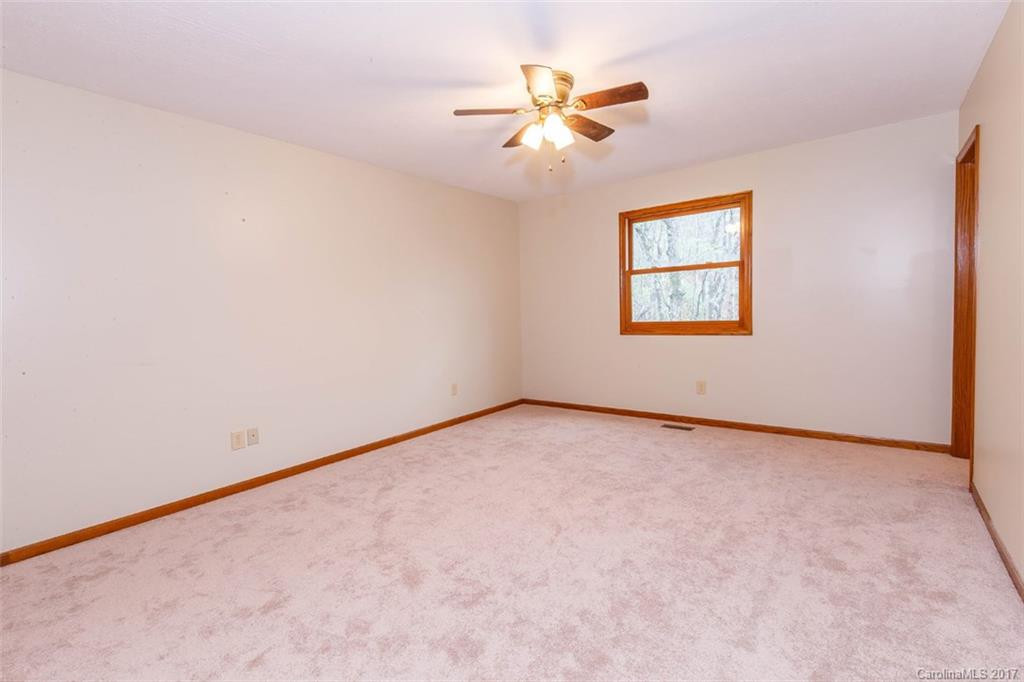 900 Crestview Drive - Photo 16