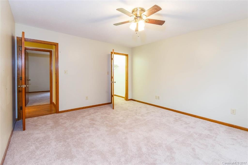 900 Crestview Drive - Photo 18