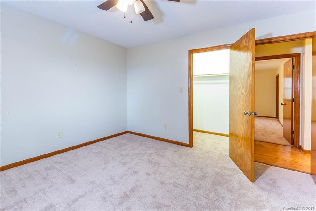 900 Crestview Drive - Photo 19