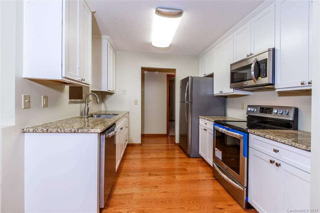 900 Crestview Drive - Photo 10