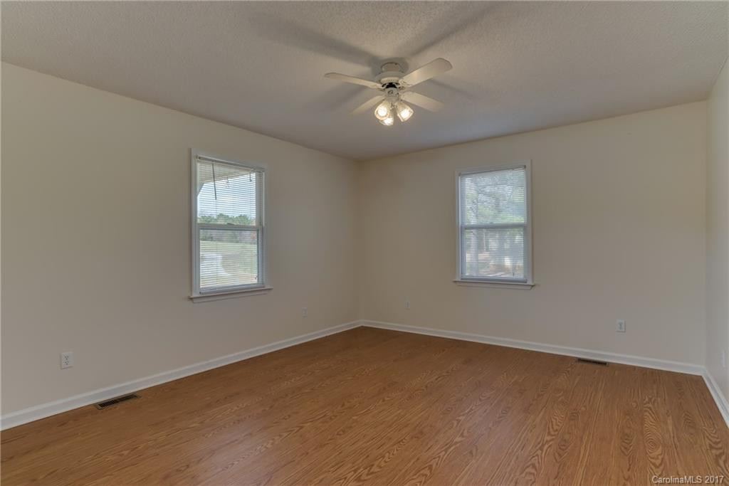 1590 W V Thompson Road - Photo 8