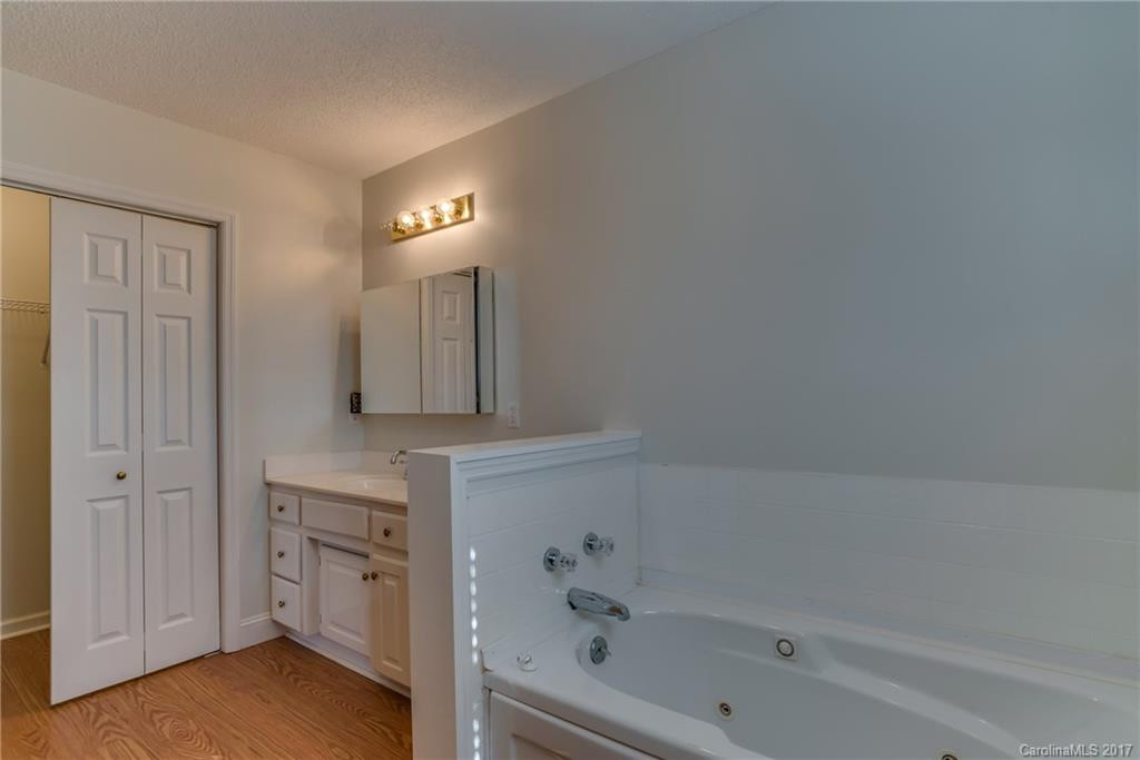 1590 W V Thompson Road - Photo 10
