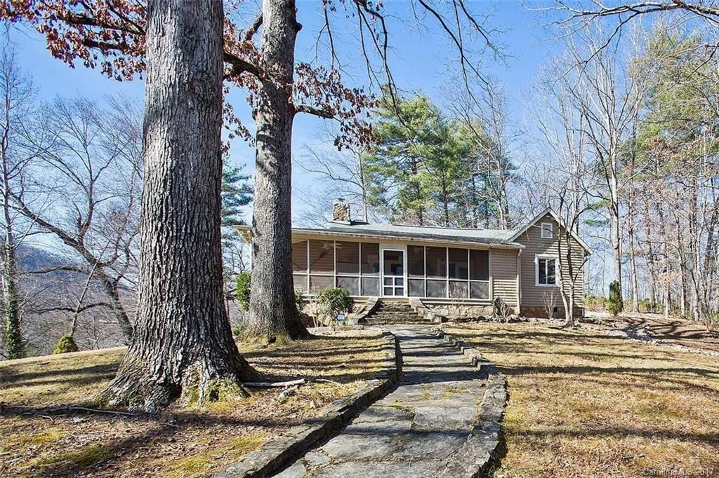 302 Lakeview Road