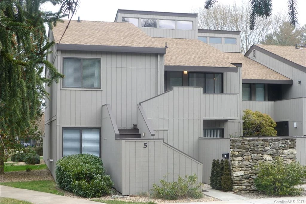 5 Lakemoor Lane